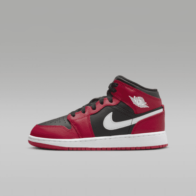 Air Jordan 1 Mid Older Kids Shoes. Nike AT